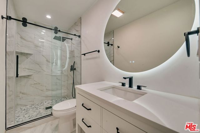 9042 Phyllis Avenue B, West Hollywood, CA 90069