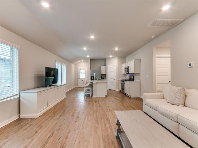 10613 Red Thistle Drive, Oklahoma City, OK 73131