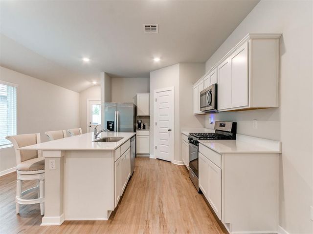 10613 Red Thistle Drive, Oklahoma City, OK 73131