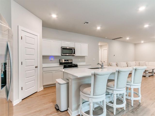 10613 Red Thistle Drive, Oklahoma City, OK 73131