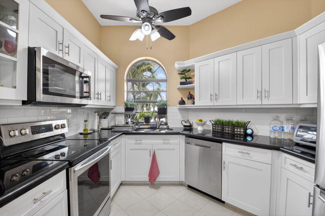 5235 Europa Drive Apt L, Boynton Beach, FL 33437