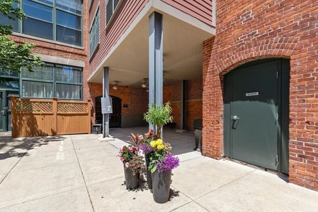 60 Dudley St 322, Chelsea, MA 02150