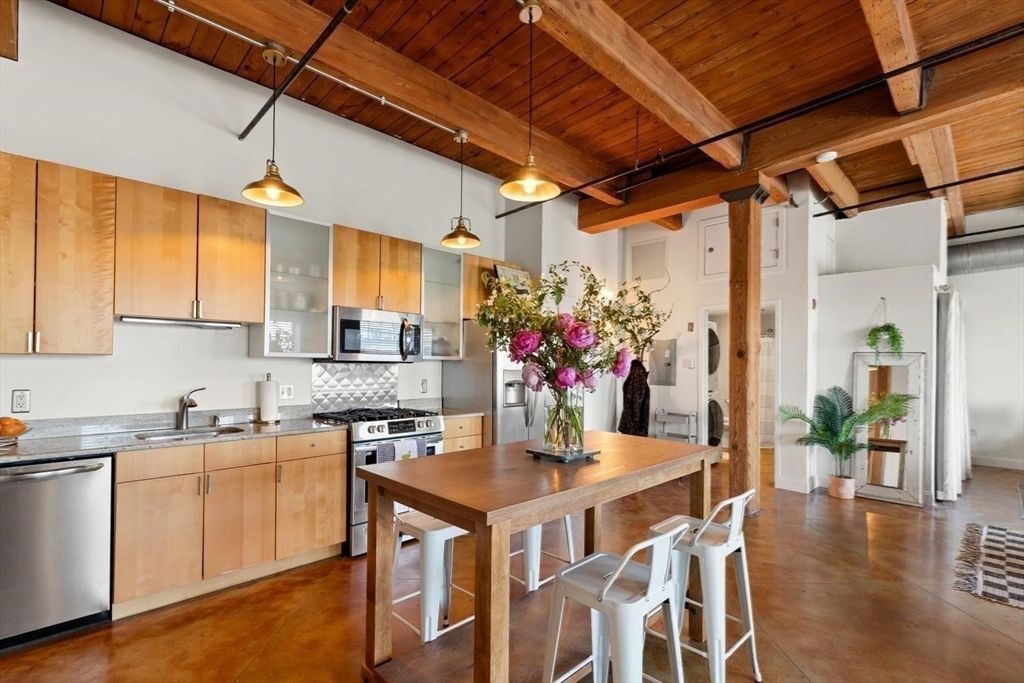 60 Dudley St 322, Chelsea, MA 02150