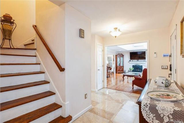 77 Duck Pond Road, Glen Cove, NY 11542
