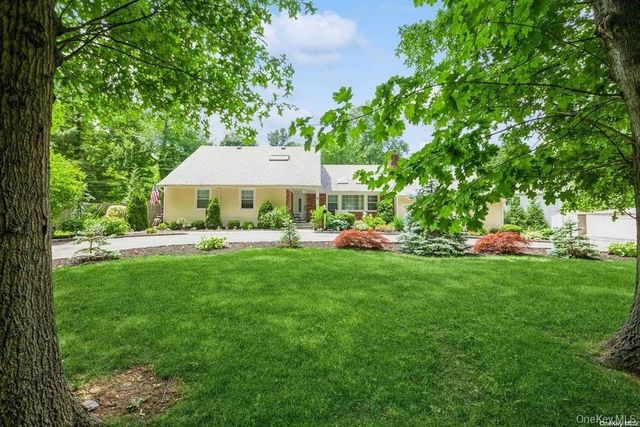 77 Duck Pond Road, Glen Cove, NY 11542