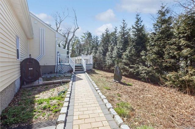 77 Duck Pond Road, Glen Cove, NY 11542