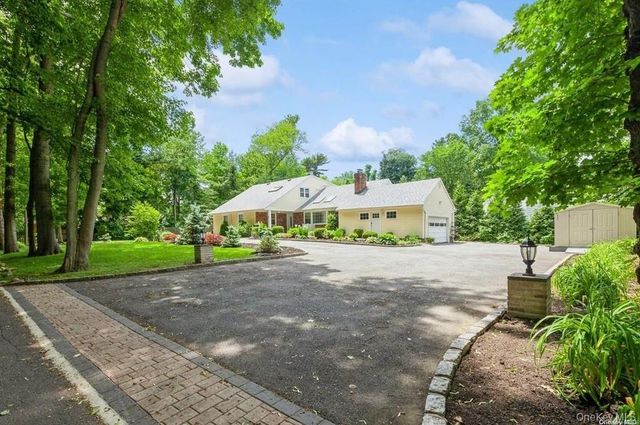 77 Duck Pond Road, Glen Cove, NY 11542