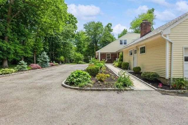 77 Duck Pond Road, Glen Cove, NY 11542