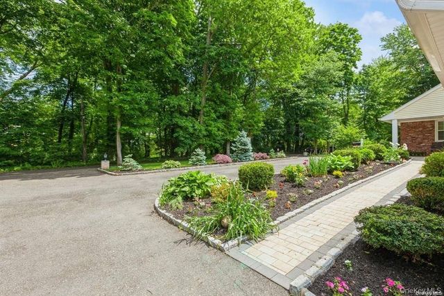 77 Duck Pond Road, Glen Cove, NY 11542