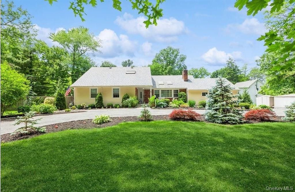 77 Duck Pond Road, Glen Cove, NY 11542