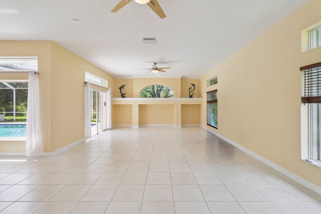 1190 SW Mirror Lake Cove, Port St Lucie, FL 34953