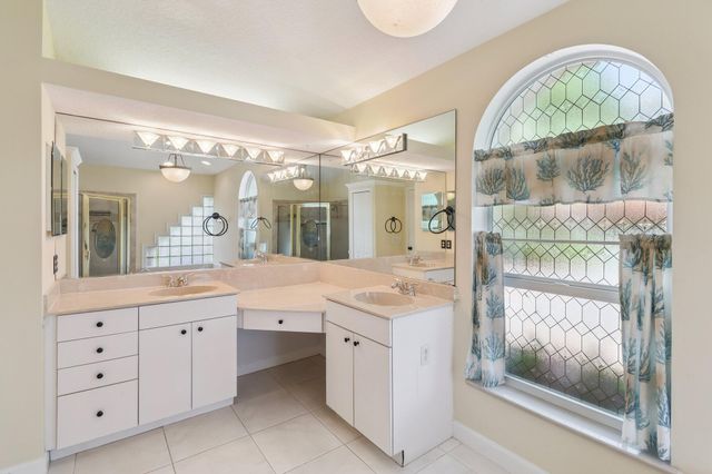 1190 SW Mirror Lake Cove, Port St Lucie, FL 34953