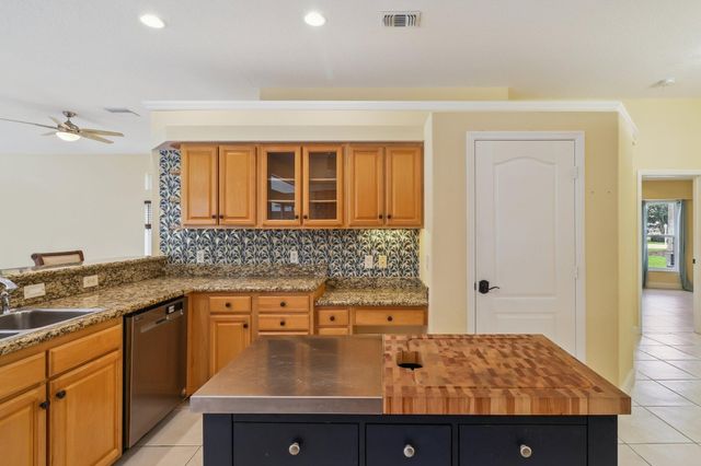 1190 SW Mirror Lake Cove, Port St Lucie, FL 34953