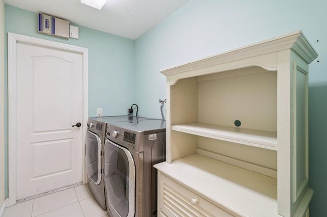 1190 SW Mirror Lake Cove, Port St Lucie, FL 34953