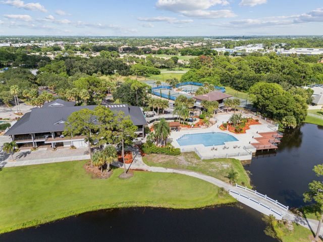 1190 SW Mirror Lake Cove, Port St Lucie, FL 34953