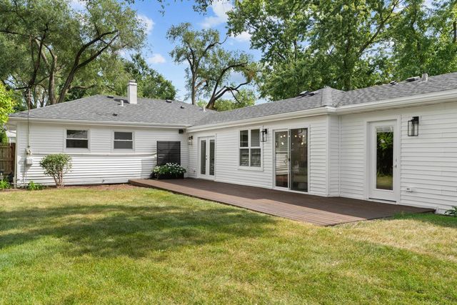 132 Mohawk Drive, Clarendon Hills, IL 60514