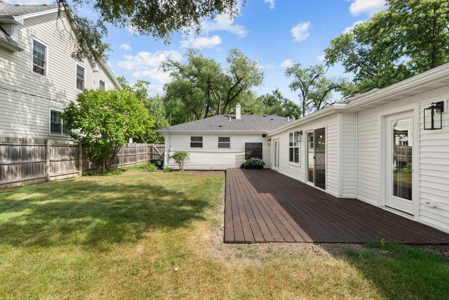 132 Mohawk Drive, Clarendon Hills, IL 60514
