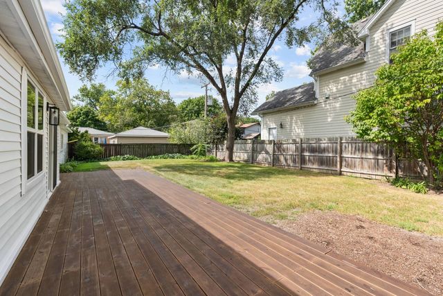 132 Mohawk Drive, Clarendon Hills, IL 60514
