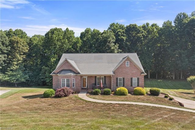 134 Graywood Court, Advance, NC 27006