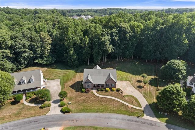 134 Graywood Court, Advance, NC 27006