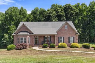 134 Graywood Court, Advance, NC 27006