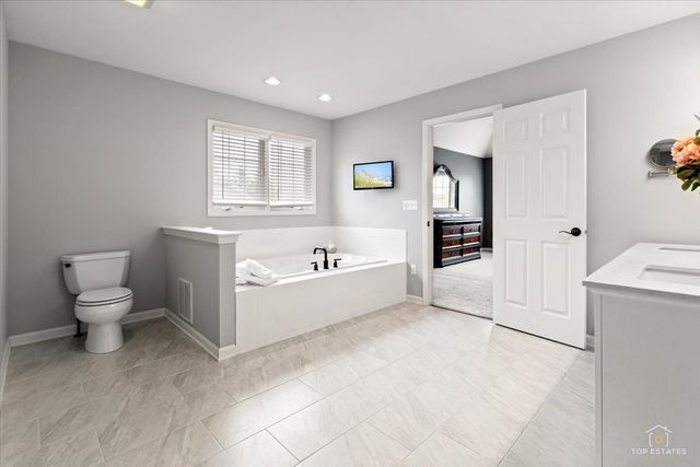 3848 Junebreeze Lane, Naperville, IL 60564