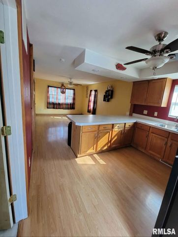 1517 MONMOUTH Boulevard, Galesburg, IL 61401