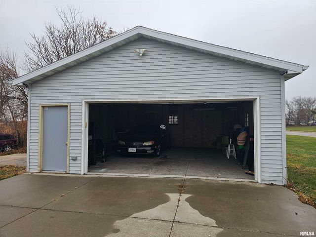 1517 MONMOUTH Boulevard, Galesburg, IL 61401