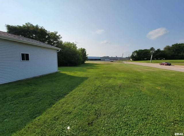 1517 MONMOUTH Boulevard, Galesburg, IL 61401