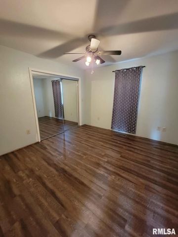 1517 MONMOUTH Boulevard, Galesburg, IL 61401