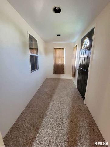 1517 MONMOUTH Boulevard, Galesburg, IL 61401