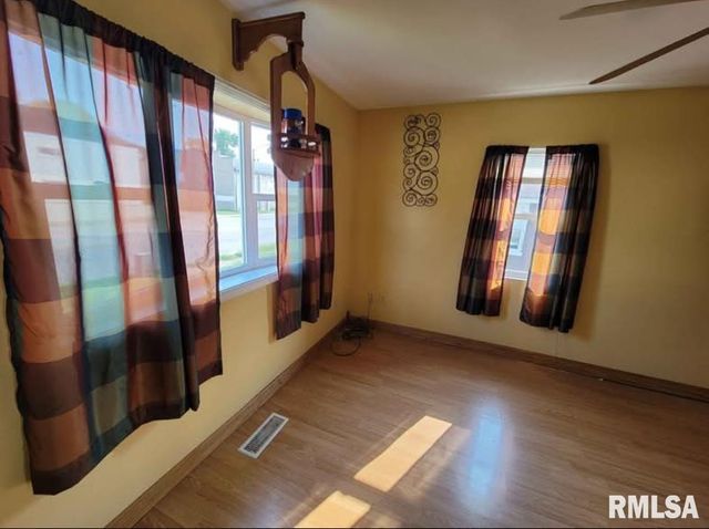 1517 MONMOUTH Boulevard, Galesburg, IL 61401