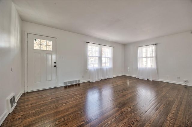 3407 S Cedar Avenue, Independence, MO 64052