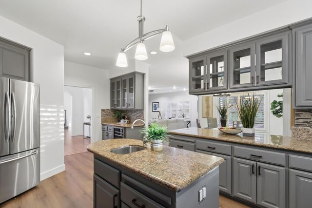 824 Harrier Pl, Davis, CA 95616