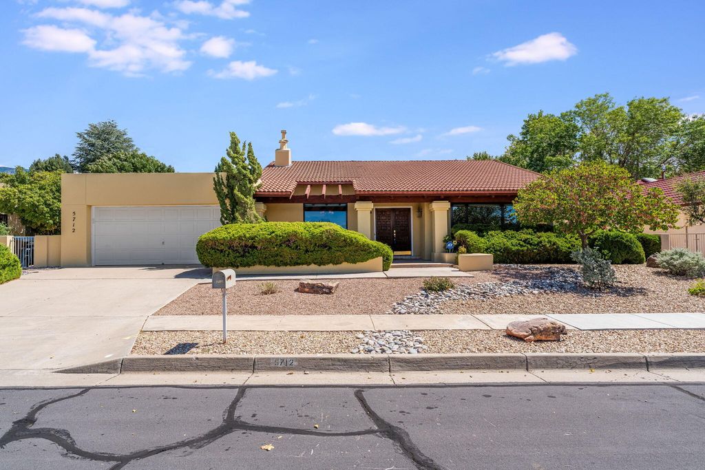 5712 PAPAYA Place NE, Albuquerque, NM 87111