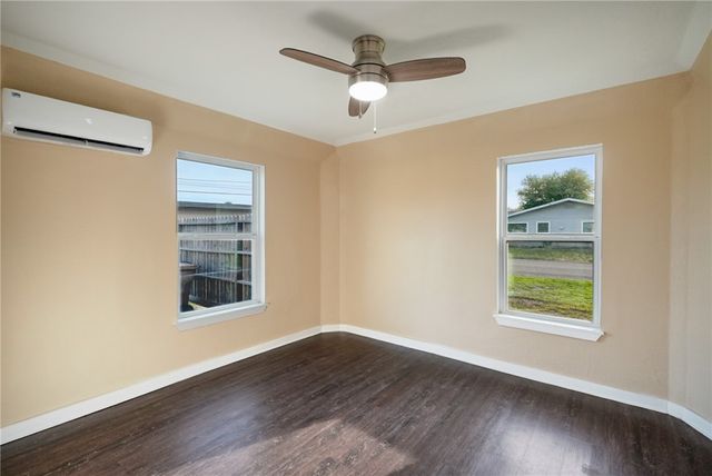 3826 Willow St, Corpus Christi, TX 78411