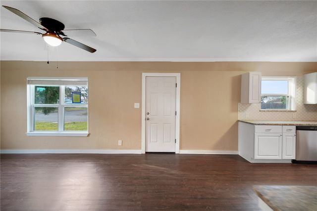 3826 Willow St, Corpus Christi, TX 78411