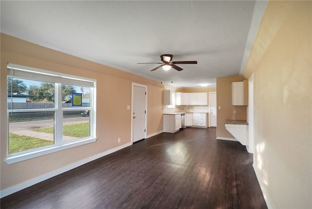 3826 Willow St, Corpus Christi, TX 78411