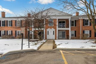 520 Shorely Drive 201, Barrington, IL 60010