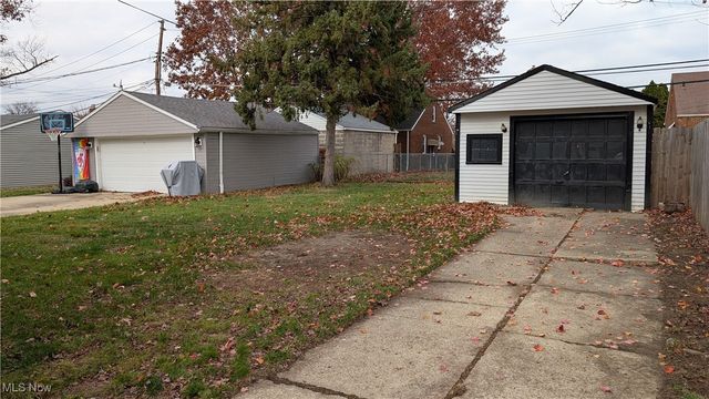 8320 Parmenter Drive, Parma, OH 44129