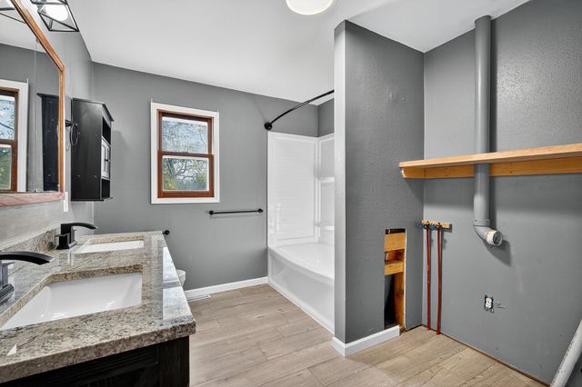 805 N Roche Street, Knoxville, IA 50138