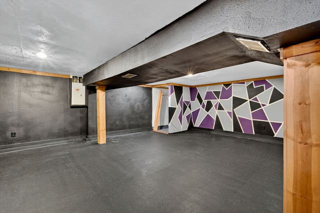 805 N Roche Street, Knoxville, IA 50138