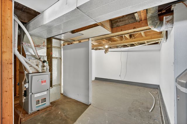 805 N Roche Street, Knoxville, IA 50138