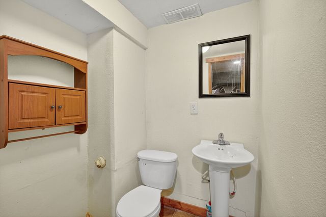 805 N Roche Street, Knoxville, IA 50138