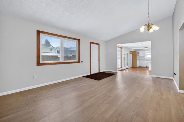 805 N Roche Street, Knoxville, IA 50138