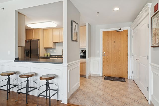 77 S Evergreen Avenue 606, Arlington Heights, IL 60005