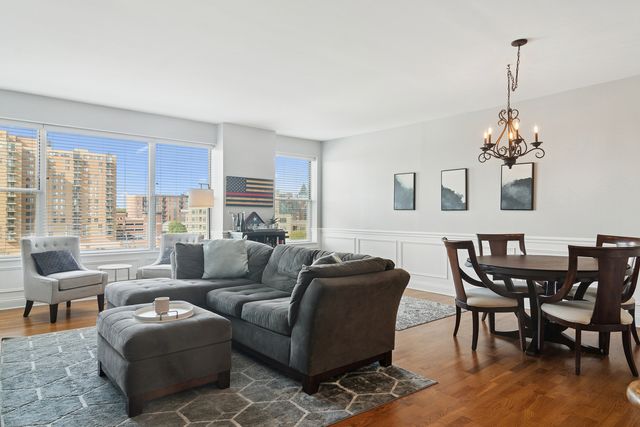 77 S Evergreen Avenue 606, Arlington Heights, IL 60005