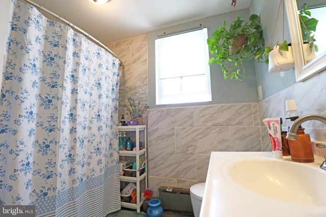 111 OAKLEY RD, Upper Darby, PA 19082