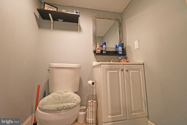 111 OAKLEY RD, Upper Darby, PA 19082