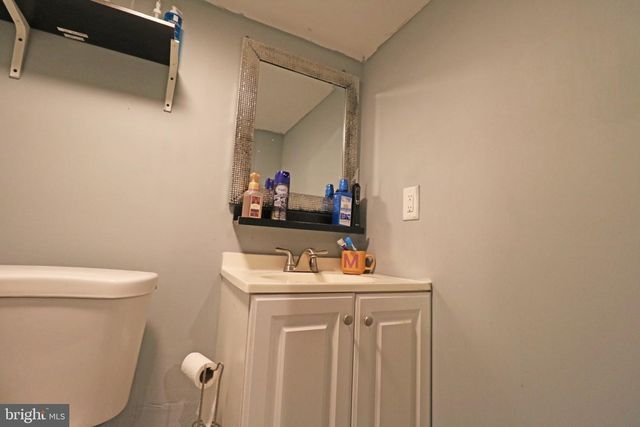 111 OAKLEY RD, Upper Darby, PA 19082